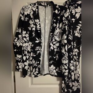Fashion Nova Black and White Floral Blazer